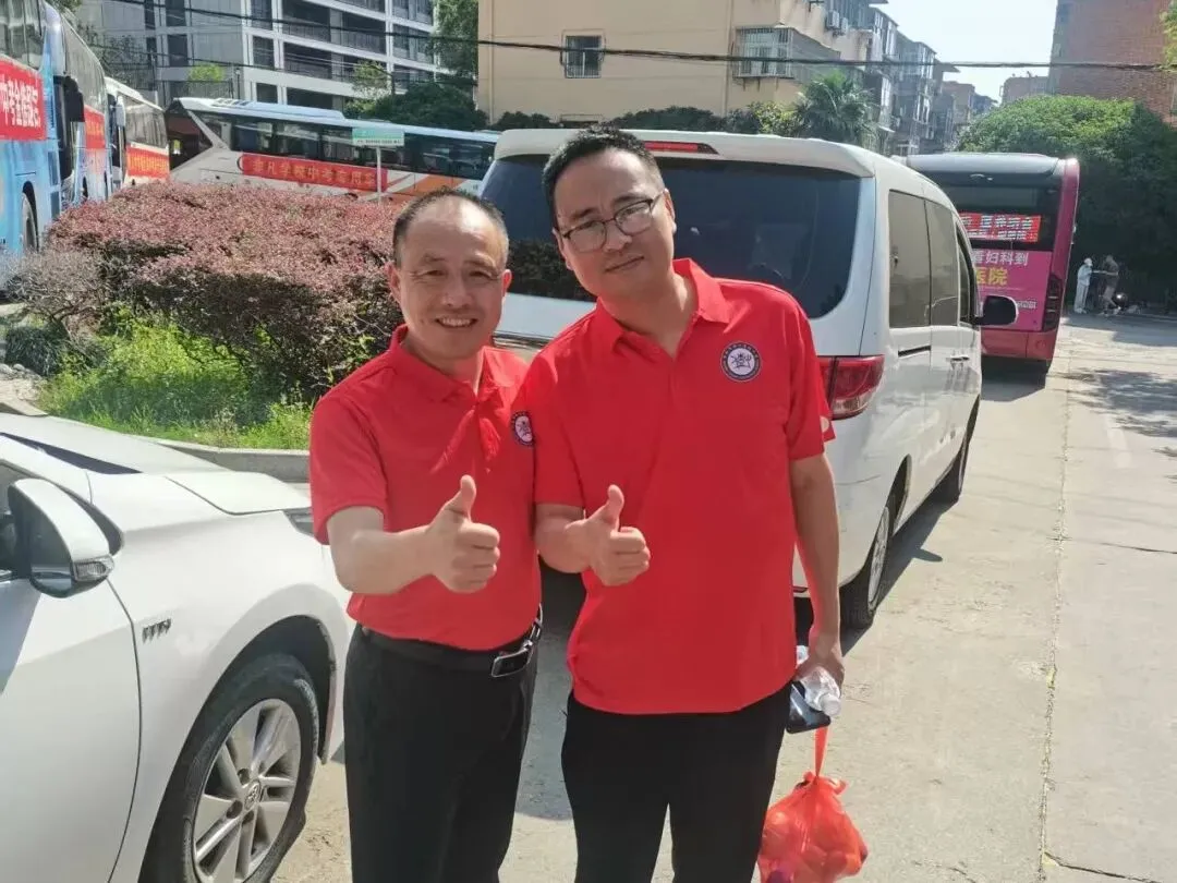 执笔为剑,奔赴山海|2026年中考首日,温情送考全程在线-第23张图片-四季读书网