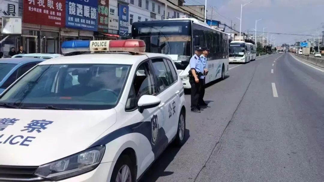 中考加油!临泉公安为青春答卷护航!-第10张图片-四季读书网