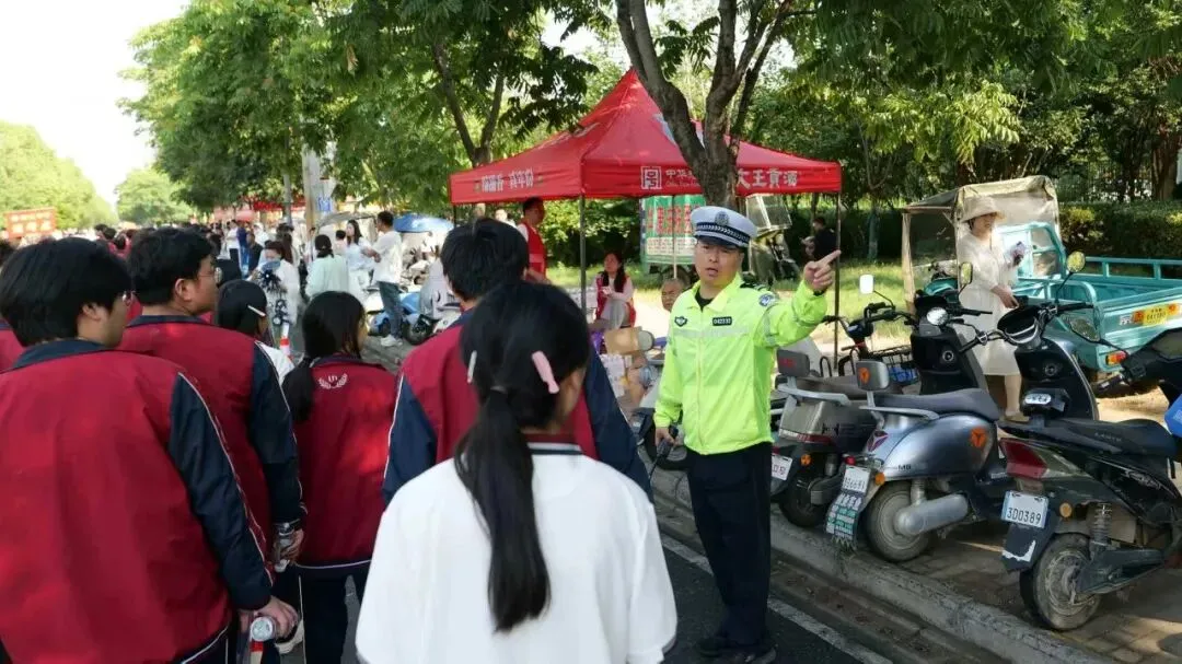中考加油!临泉公安为青春答卷护航!-第16张图片-四季读书网
