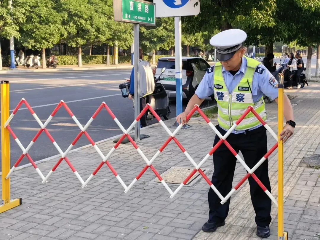 中考首日,亳州交警全力守护青春赶考路!| 护航中考 交警同行-第12张图片-四季读书网