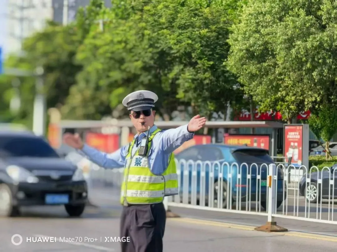 中考首日,亳州交警全力守护青春赶考路!| 护航中考 交警同行-第15张图片-四季读书网