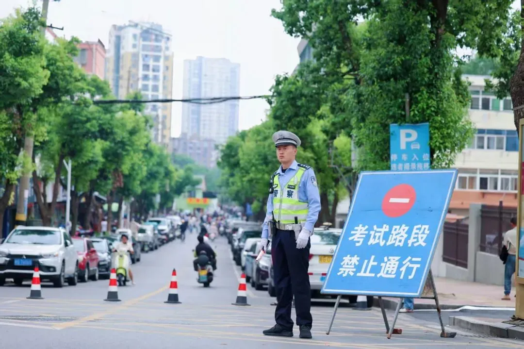 中考首日,铜陵公安再启护航模式!-第14张图片-四季读书网 中考首日,铜陵公安再启护航模式!-第14张图片-四季读书网