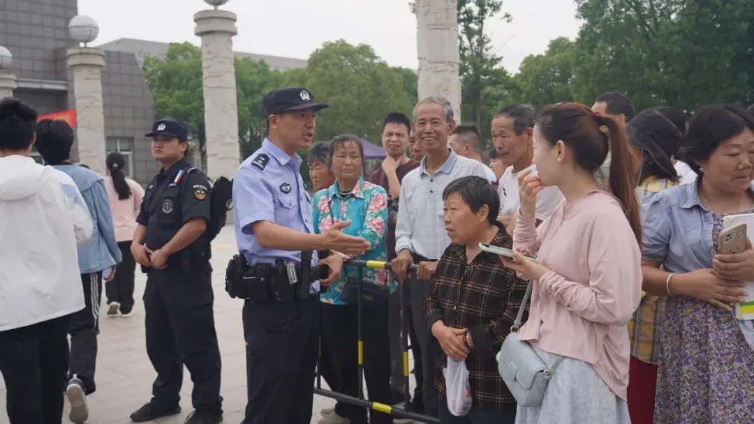 中考首日,铜陵公安再启护航模式!-第22张图片-四季读书网 中考首日,铜陵公安再启护航模式!-第22张图片-四季读书网
