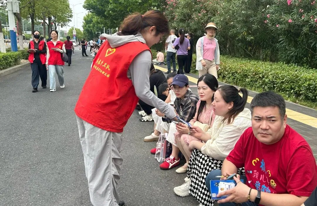 【党团动态】倾心护航 逐梦中考——合肥幼教集团实验幼儿园团支部开展助力活动-第11张图片-四季读书网