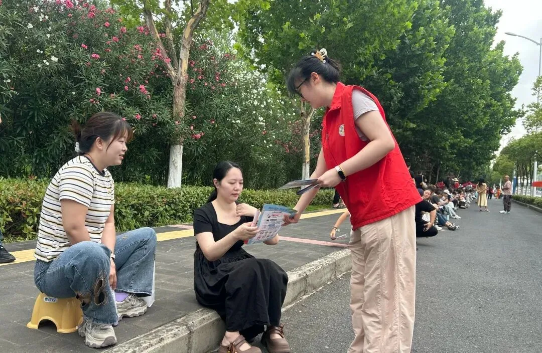 【党团动态】倾心护航 逐梦中考——合肥幼教集团实验幼儿园团支部开展助力活动-第12张图片-四季读书网