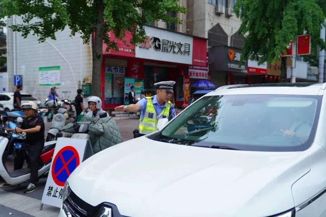 中考首日,“警”心守护,助你们扬帆起航!-第6张图片-四季读书网