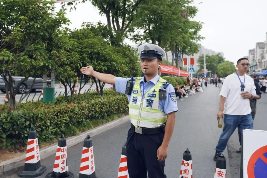 中考首日,“警”心守护,助你们扬帆起航!-第11张图片-四季读书网