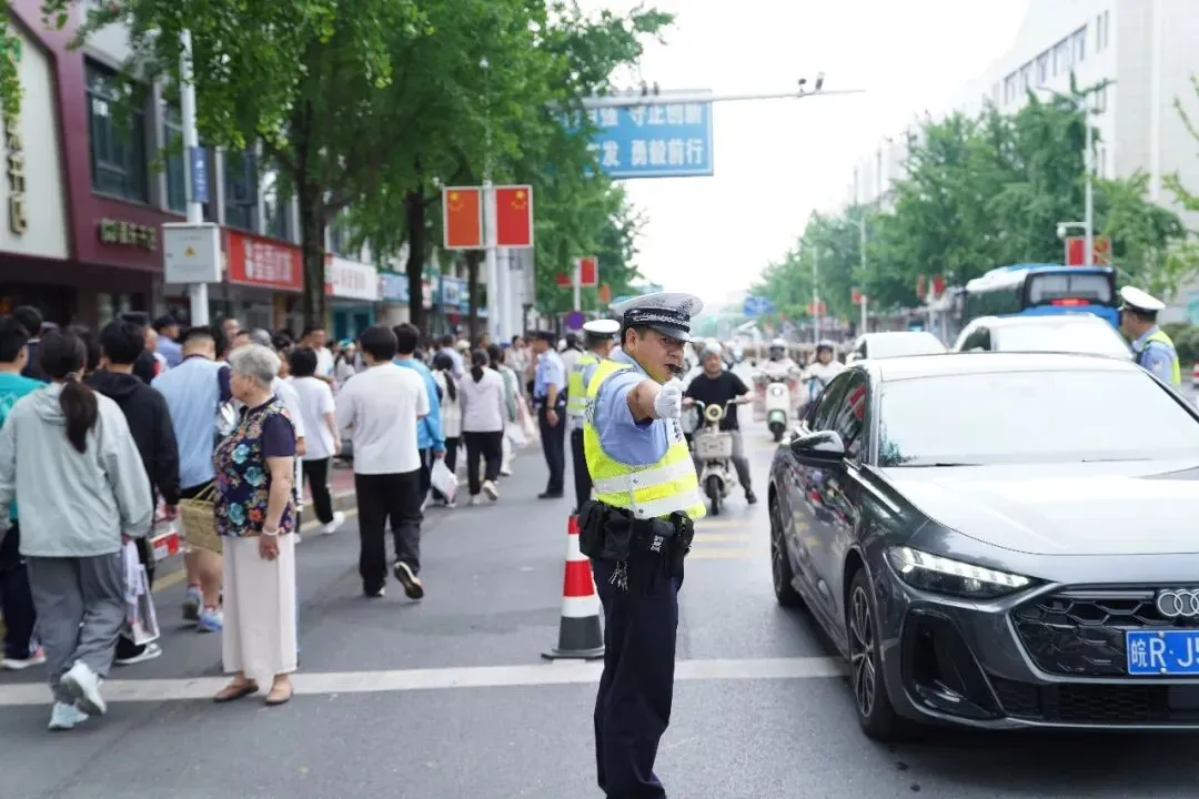 中考首日,“警”心守护,助你们扬帆起航!-第15张图片-四季读书网