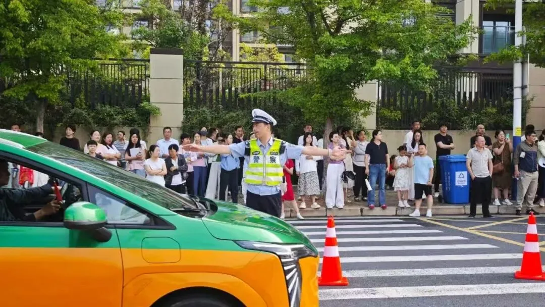 中考首日,宣城公安再启护航模式!-第7张图片-四季读书网 中考首日,宣城公安再启护航模式!-第7张图片-四季读书网