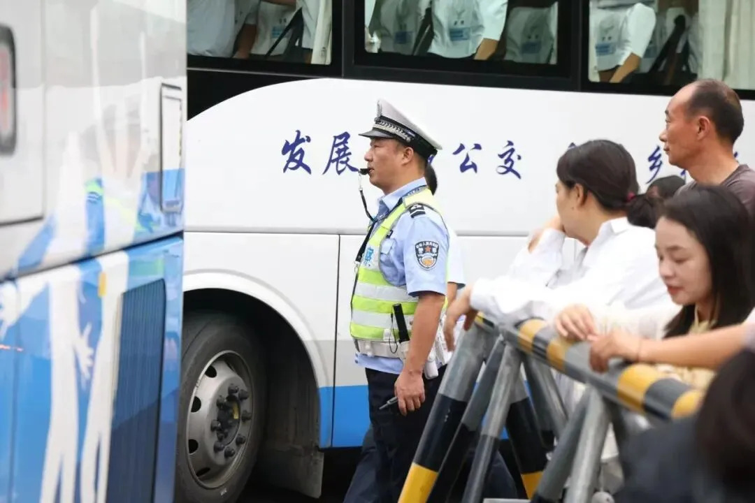 中考首日,宣城公安再启护航模式!-第8张图片-四季读书网 中考首日,宣城公安再启护航模式!-第8张图片-四季读书网