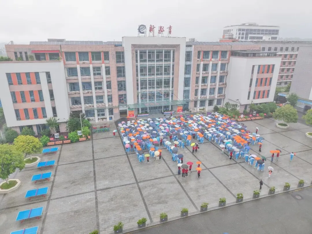 【中考首日】温暖与拼搏同在,祝愿新教育学子以梦为马,落笔生花-第3张图片-四季读书网 【中考首日】温暖与拼搏同在,祝愿新教育学子以梦为马,落笔生花-第3张图片-四季读书网
