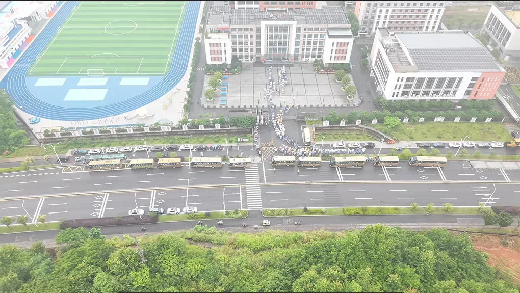 【中考首日】温暖与拼搏同在,祝愿新教育学子以梦为马,落笔生花-第12张图片-四季读书网 【中考首日】温暖与拼搏同在,祝愿新教育学子以梦为马,落笔生花-第12张图片-四季读书网