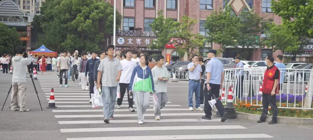 中考首日 加油!10041名庐江少年!-第3张图片-四季读书网