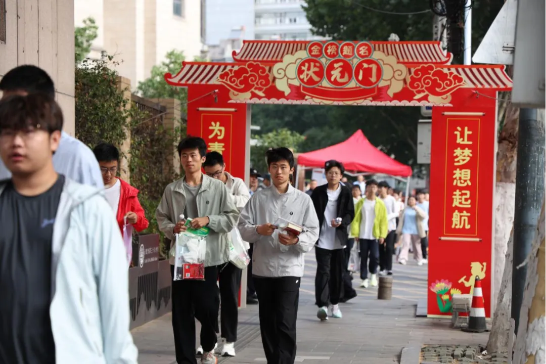 中考首日!执笔为剑,梦想花开-第2张图片-四季读书网 中考首日!执笔为剑,梦想花开-第2张图片-四季读书网