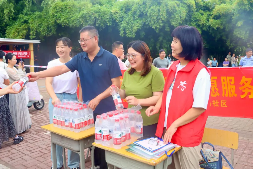 加油,少年!中考首日,一起看现场→-第15张图片-四季读书网