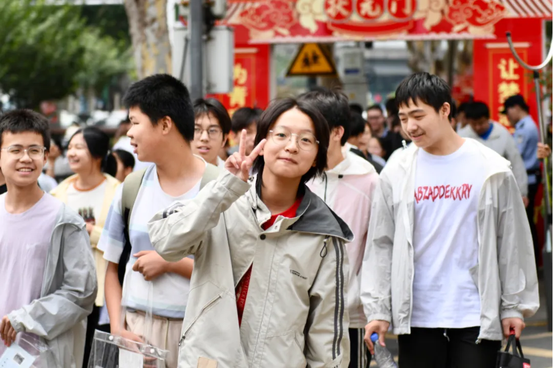 中考首日!执笔为剑,梦想花开-第3张图片-四季读书网 中考首日!执笔为剑,梦想花开-第3张图片-四季读书网