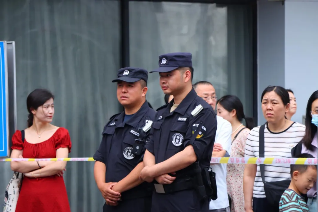 加油,少年!中考首日,一起看现场→-第16张图片-四季读书网