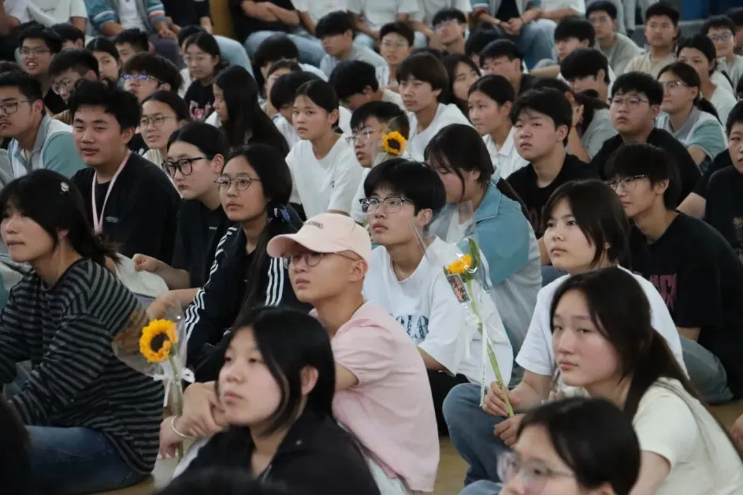 冲刺中考,为梦想而战!我校隆重举行初三中考送考仪式-第28张图片-四季读书网