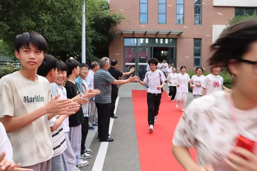 冲刺中考,为梦想而战!我校隆重举行初三中考送考仪式-第53张图片-四季读书网