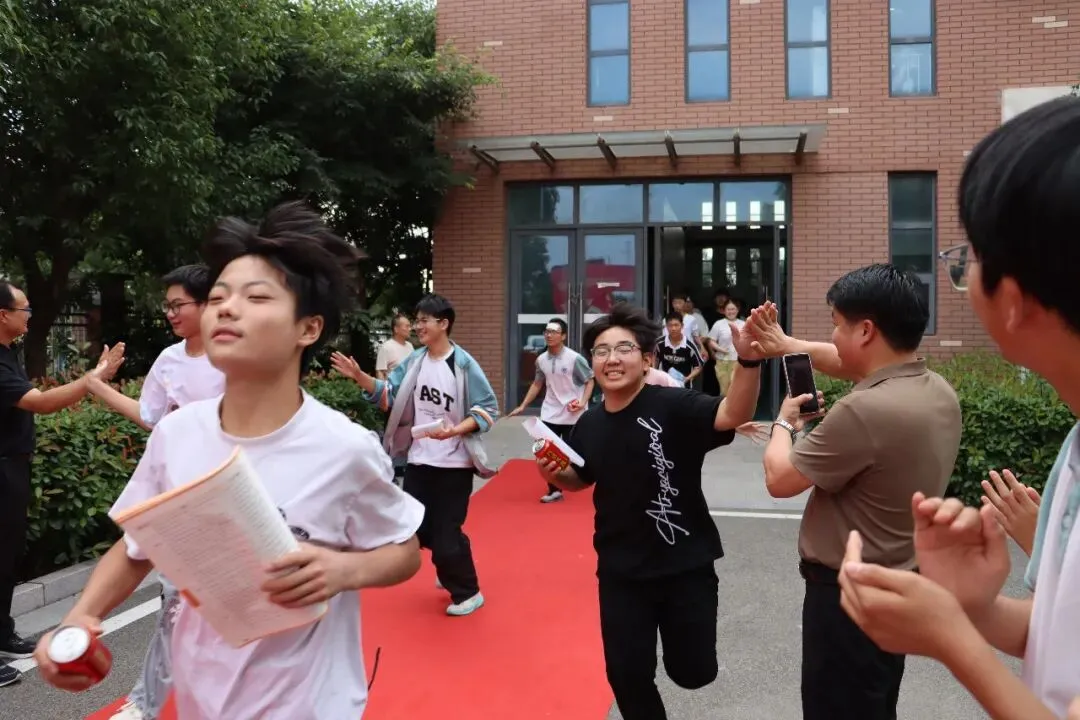 冲刺中考,为梦想而战!我校隆重举行初三中考送考仪式-第54张图片-四季读书网