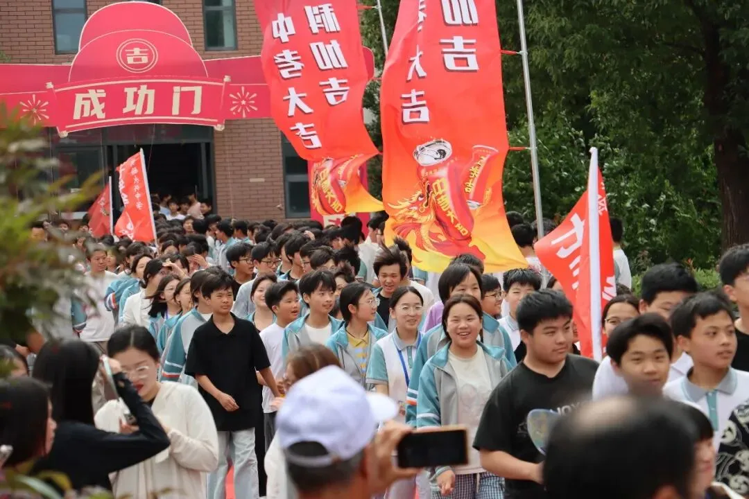 冲刺中考,为梦想而战!我校隆重举行初三中考送考仪式-第58张图片-四季读书网