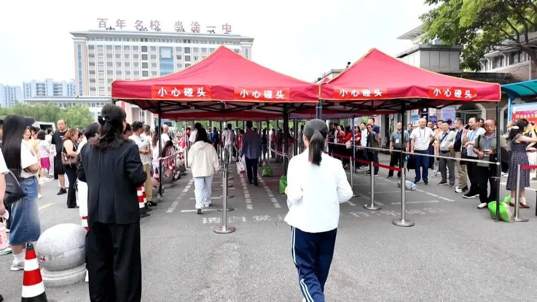 执笔逐梦,青春启航!当涂县2026年中考今日开考-第3张图片-四季读书网 执笔逐梦,青春启航!当涂县2026年中考今日开考-第3张图片-四季读书网