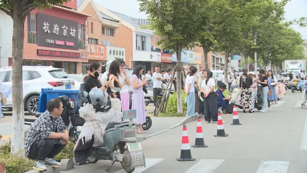 执笔逐梦,青春启航!当涂县2026年中考今日开考-第5张图片-四季读书网 执笔逐梦,青春启航!当涂县2026年中考今日开考-第5张图片-四季读书网