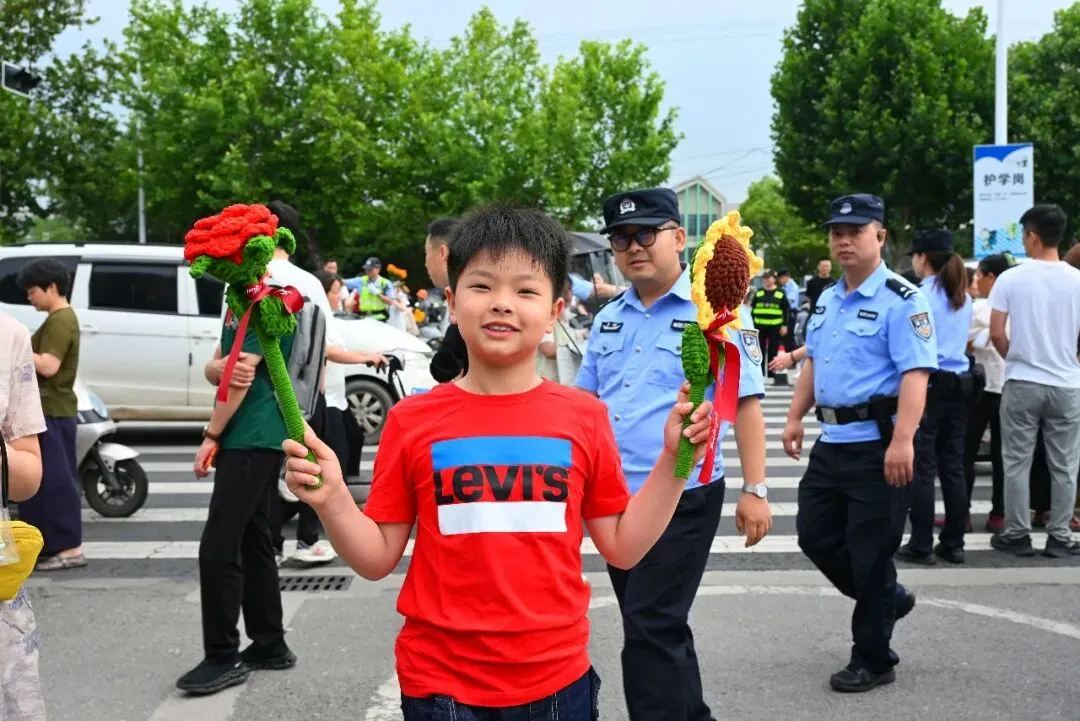 执笔逐梦,青春启航!当涂县2026年中考今日开考-第11张图片-四季读书网 执笔逐梦,青春启航!当涂县2026年中考今日开考-第11张图片-四季读书网