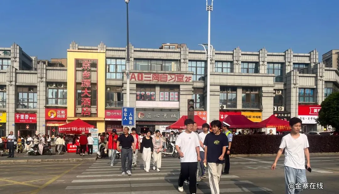 直击现场!金寨中考首日→-第5张图片-四季读书网 直击现场!金寨中考首日→-第5张图片-四季读书网