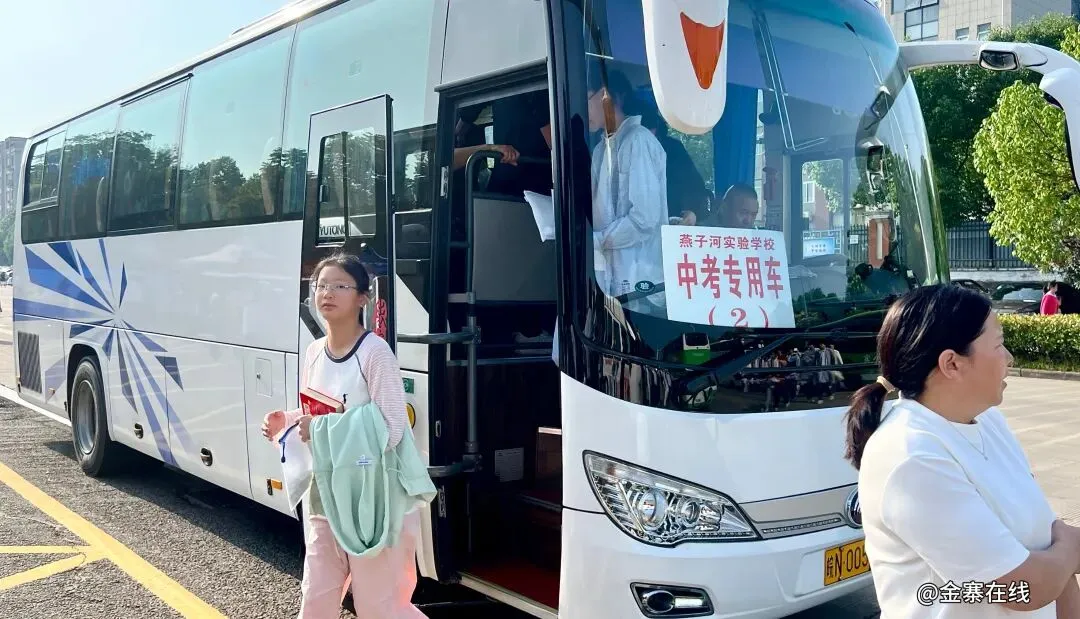 直击现场!金寨中考首日→-第6张图片-四季读书网 直击现场!金寨中考首日→-第6张图片-四季读书网