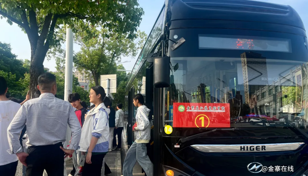 直击现场!金寨中考首日→-第7张图片-四季读书网 直击现场!金寨中考首日→-第7张图片-四季读书网