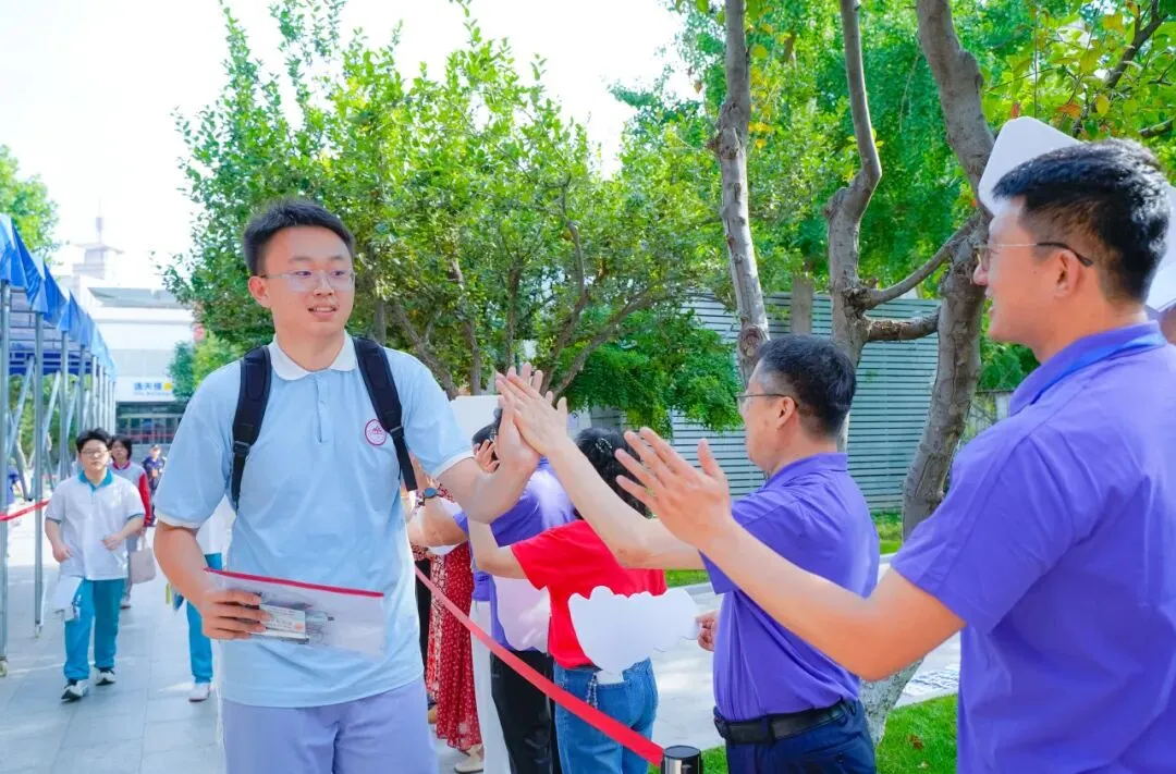 你们逐梦,我们守护!中考加油-第2张图片-四季读书网 你们逐梦,我们守护!中考加油-第2张图片-四季读书网