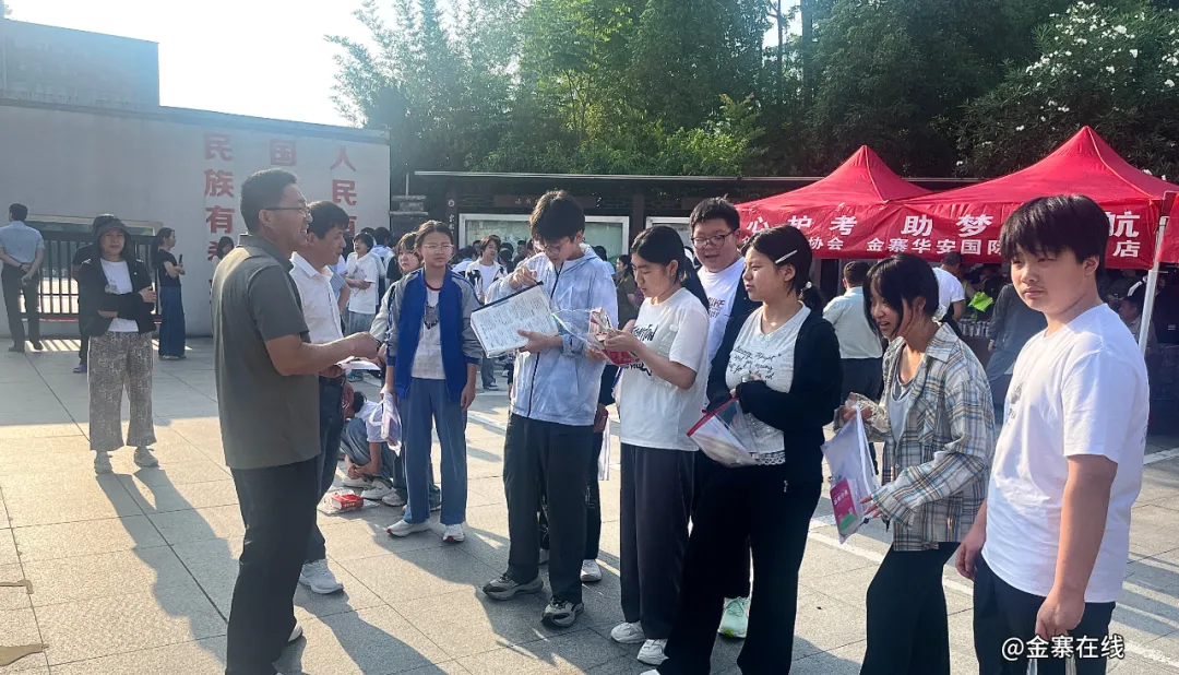 直击现场!金寨中考首日→-第9张图片-四季读书网 直击现场!金寨中考首日→-第9张图片-四季读书网