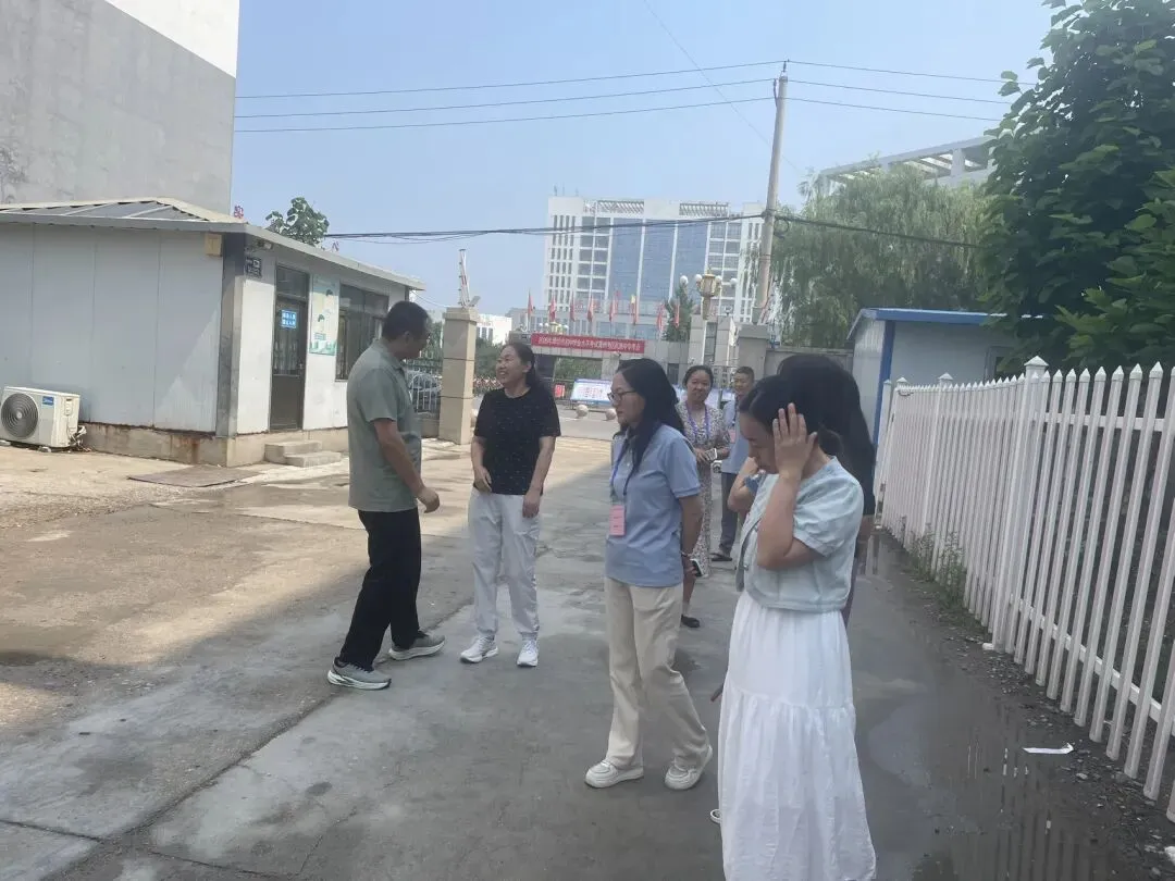 聚焦中考丨谭坊学区深入各考点暖心慰问中考师生-第2张图片-四季读书网 聚焦中考丨谭坊学区深入各考点暖心慰问中考师生-第2张图片-四季读书网