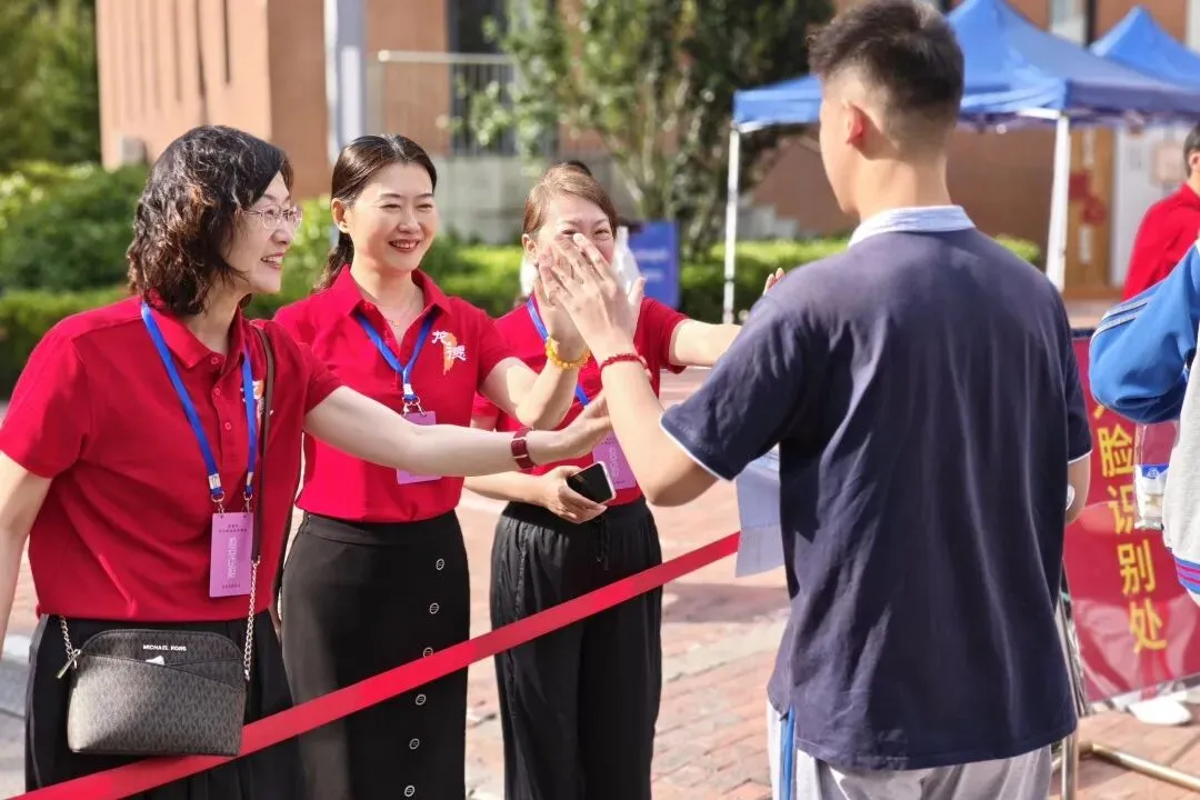 你们逐梦,我们守护!中考加油-第9张图片-四季读书网 你们逐梦,我们守护!中考加油-第9张图片-四季读书网