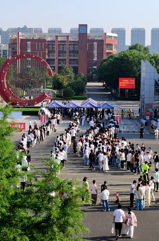 今日中考!夏日逐光,为中考少年加油!-第2张图片-四季读书网