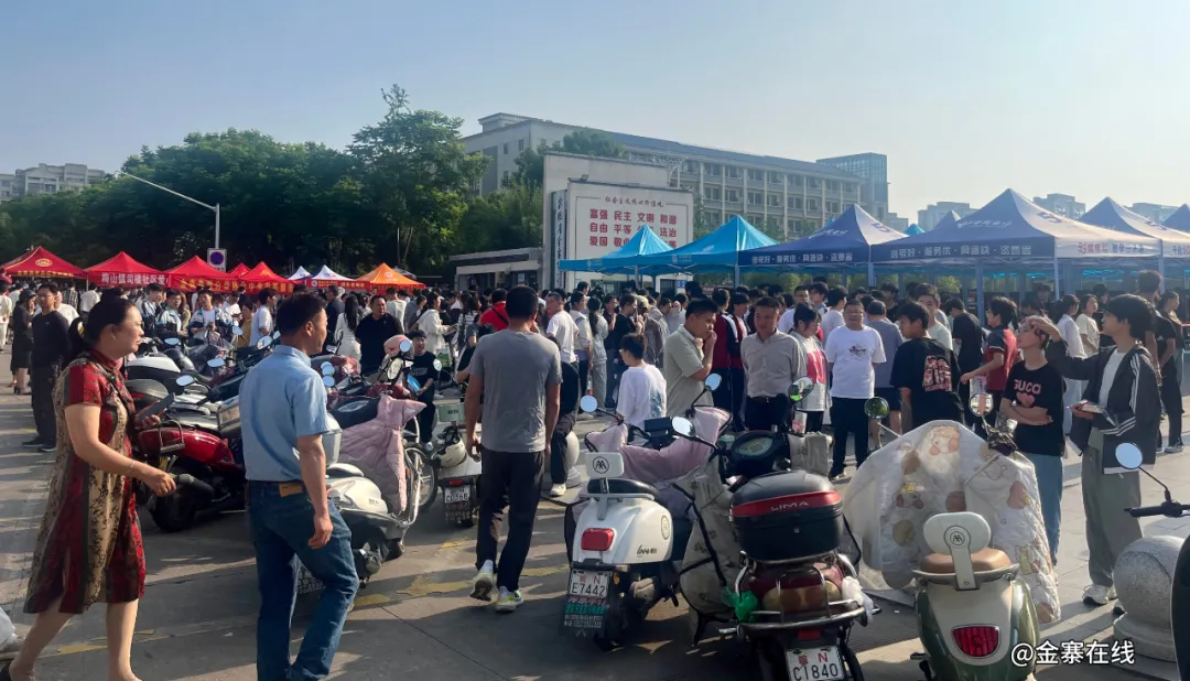 直击现场!金寨中考首日→-第13张图片-四季读书网 直击现场!金寨中考首日→-第13张图片-四季读书网