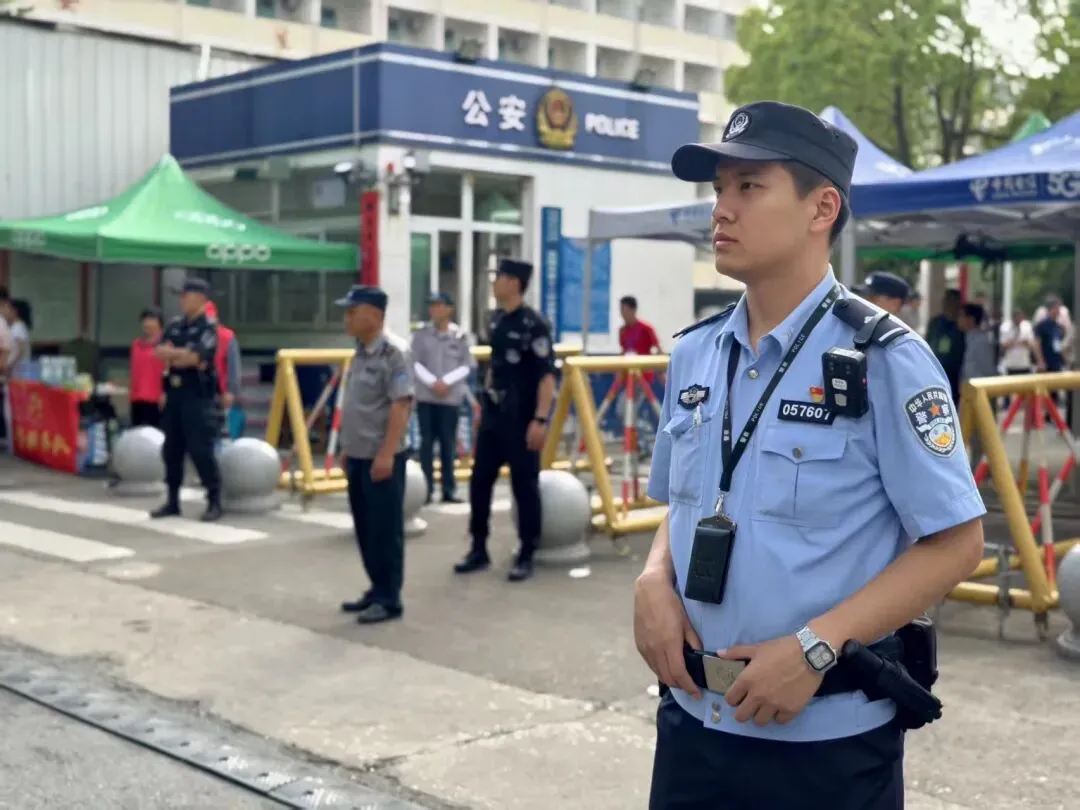 护航中考 | 中考首日,宣州公安平安护航!-第6张图片-四季读书网 护航中考 | 中考首日,宣州公安平安护航!-第6张图片-四季读书网