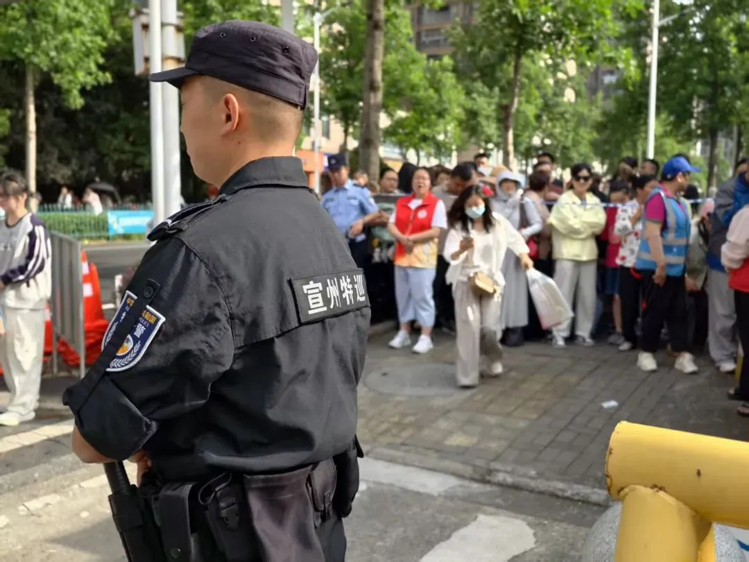 护航中考 | 中考首日,宣州公安平安护航!-第8张图片-四季读书网 护航中考 | 中考首日,宣州公安平安护航!-第8张图片-四季读书网