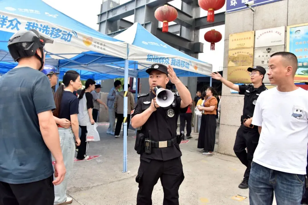 “警”随中考,加油!-第8张图片-四季读书网 “警”随中考,加油!-第8张图片-四季读书网