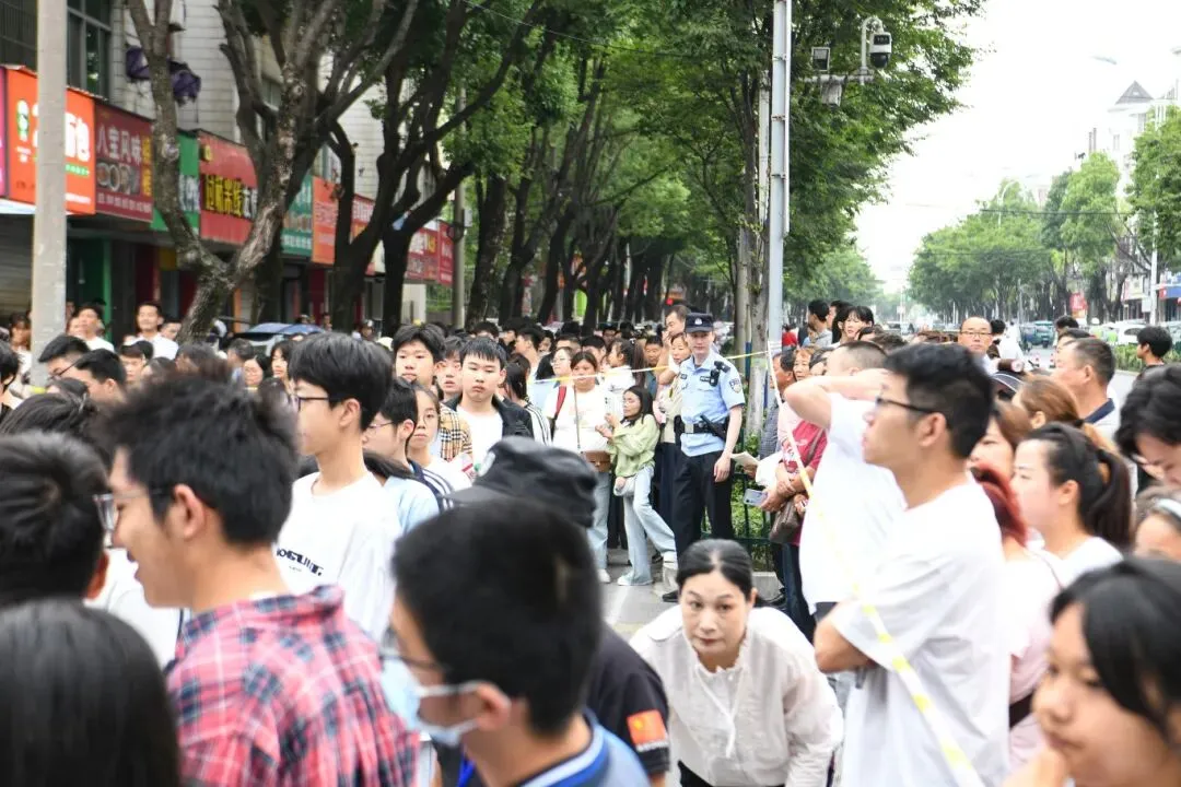 “警”随中考,加油!-第10张图片-四季读书网 “警”随中考,加油!-第10张图片-四季读书网