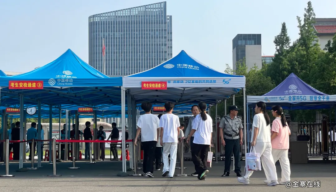 直击现场!金寨中考首日→-第17张图片-四季读书网 直击现场!金寨中考首日→-第17张图片-四季读书网