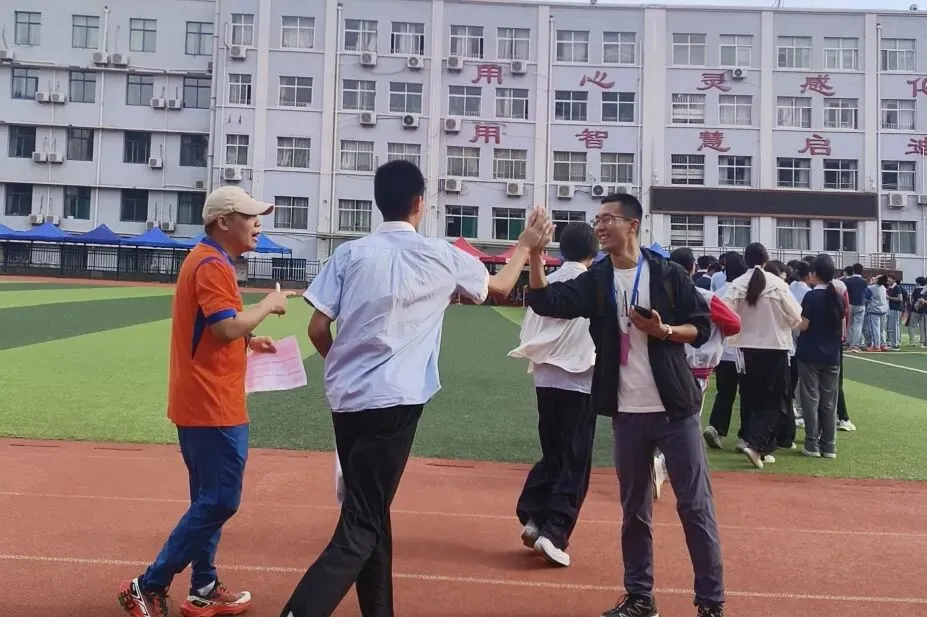 你们逐梦,我们守护!中考加油-第25张图片-四季读书网 你们逐梦,我们守护!中考加油-第25张图片-四季读书网