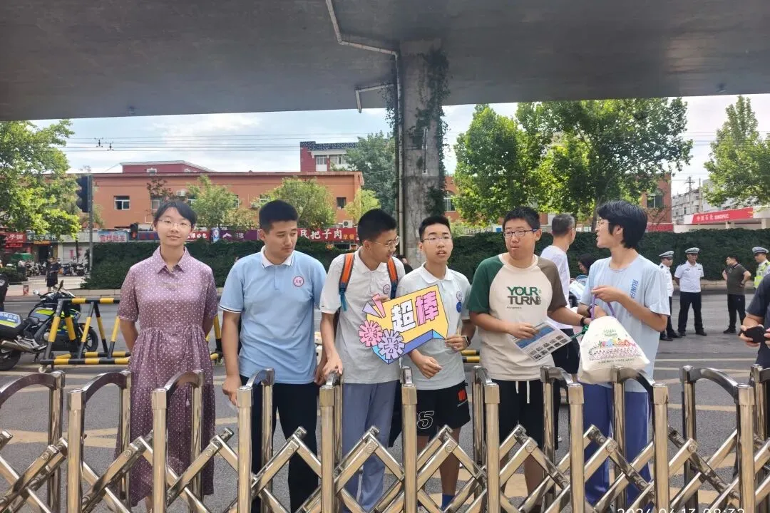 你们逐梦,我们守护!中考加油-第34张图片-四季读书网 你们逐梦,我们守护!中考加油-第34张图片-四季读书网