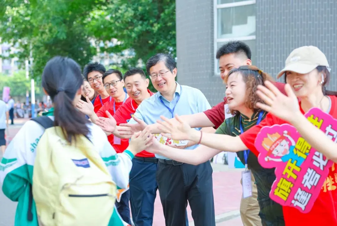 你们逐梦,我们守护!中考加油-第37张图片-四季读书网 你们逐梦,我们守护!中考加油-第37张图片-四季读书网
