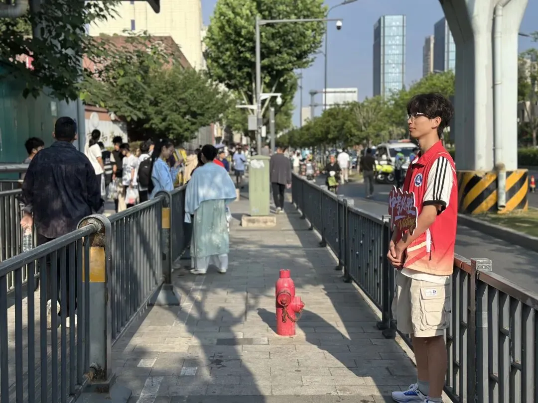 中考进行时丨少年提笔逐梦,我们全力以“护”-第7张图片-四季读书网 中考进行时丨少年提笔逐梦,我们全力以“护”-第7张图片-四季读书网