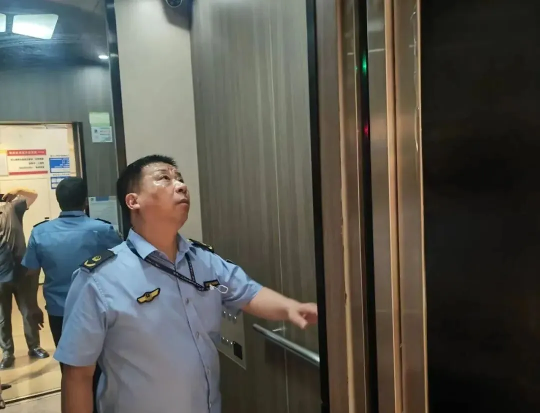 中考进行时丨少年提笔逐梦,我们全力以“护”-第13张图片-四季读书网 中考进行时丨少年提笔逐梦,我们全力以“护”-第13张图片-四季读书网
