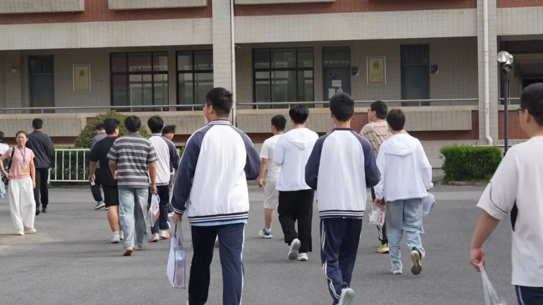 少年,上场!直击无为中考首日!-第10张图片-四季读书网