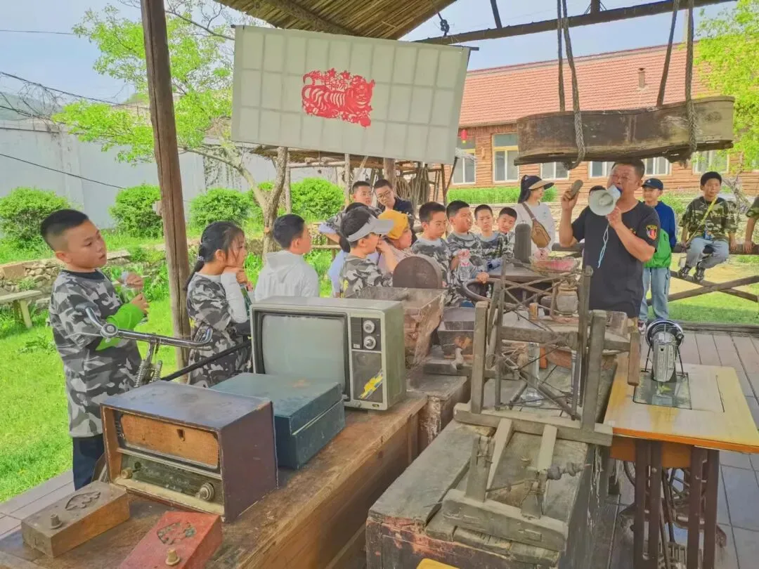 中考假期|6月28日新老营员都喜爱的撒欢儿营·乡野童趣|近百期活动经验+口碑爆棚 大自然从不说教,却教会孩子勇敢与好奇-第32张图片-四季读书网 中考假期|6月28日新老营员都喜爱的撒欢儿营·乡野童趣|近百期活动经验+口碑爆棚 大自然从不说教,却教会孩子勇敢与好奇-第32张图片-四季读书网