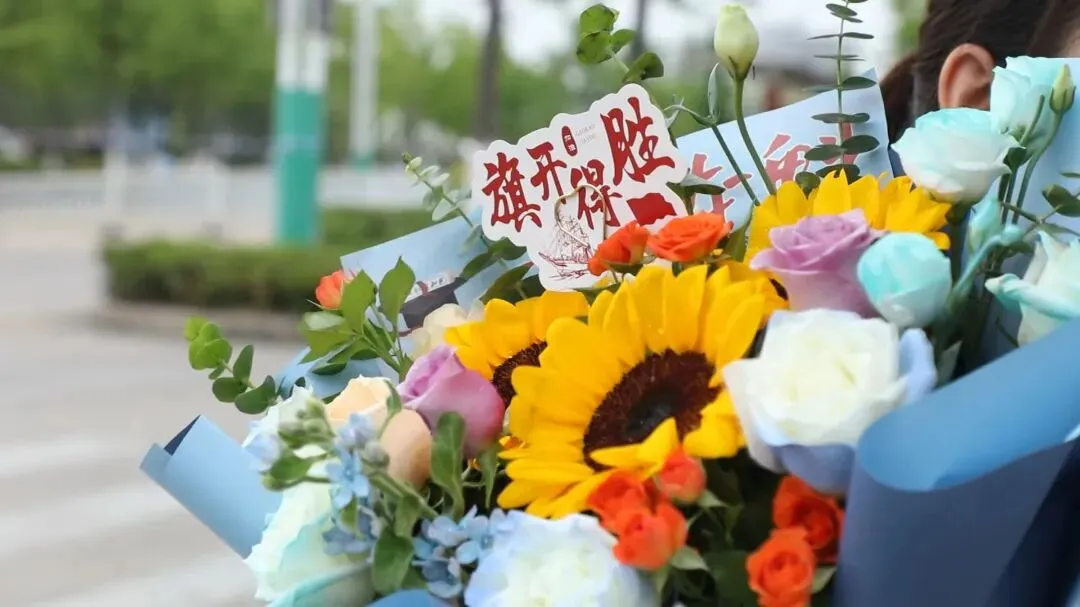中考开考!加油少年!-第8张图片-四季读书网